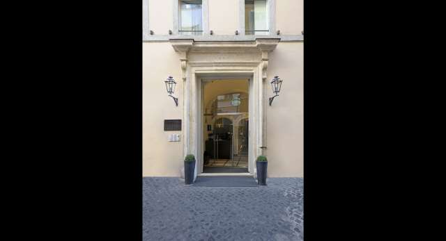  Trevi Palace Luxury Apartments