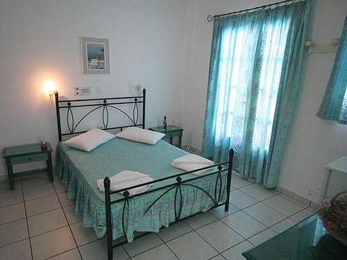 🇬🇷 648 EUR/pers - GRECIA, Insula Santorini - Apartments Sellada ***, Fara masa