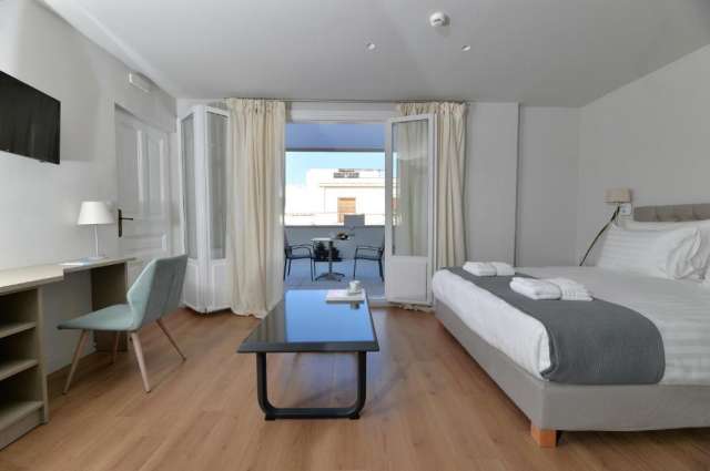 Petrece 1 IUNIE la ATENA, de la 295 euro/pers, zbor din Bucuresti