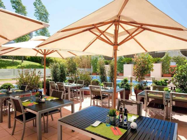 City break la Barcelona la doar 325 euro,avion din Bucuresti!!!Hotel Ibis Styles Barcelona Sant Joan Despi 4*