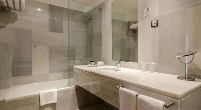 Last Minute Lisabona oferta 4 nopti mic dejun 365 euro/persoana !