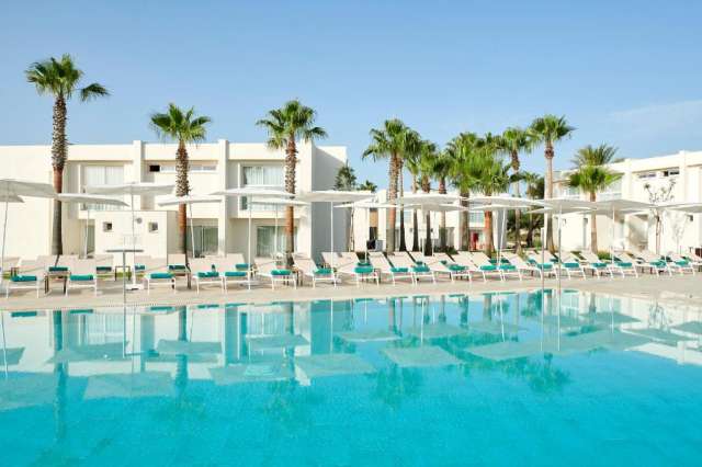 Vacanta de vara la plaja in Mallorca la doar 1131 euro,avion din Iasi!!!IBEROSTAR WAVES CALA DOMINGOS