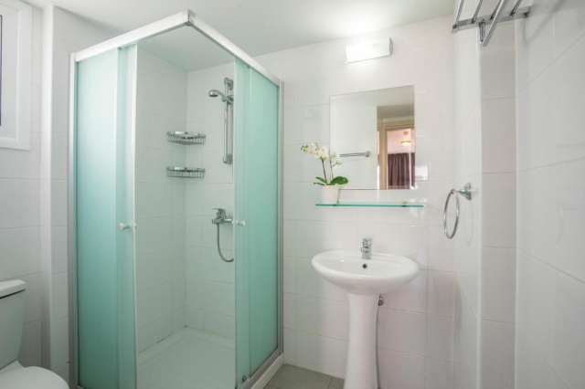  O saptamana la plaja in Cipru la doar 397 euro,avion din Bucuresti!!!Christabelle Hotel Apartments