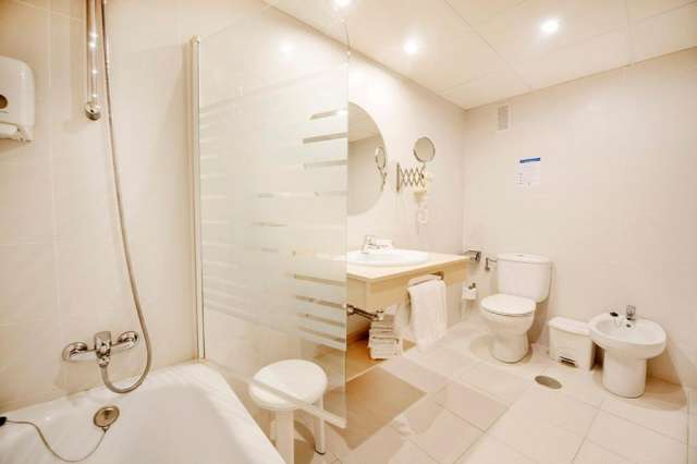 Vacanta de vara la plaja in Benidorm la doar 856 euro,avion din Cluj!!!  Hotel Montemar 