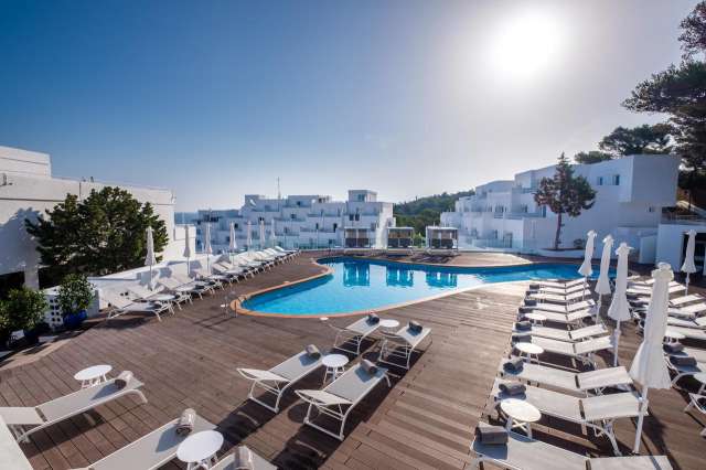  Vacanta de vara la plaja in Ibiza la doar 1378 euro,avion din Bucuresti !!!Barcelo Portinatx 4*