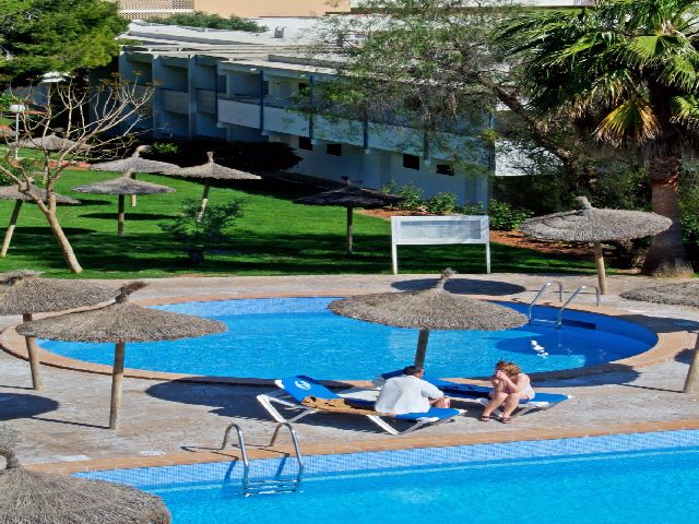 Vacanta de vara la plaja in Mallorca la doar 925 euro,avion din Iasi !!! Alua Calas de Mallorca Resort 4*all inclusive