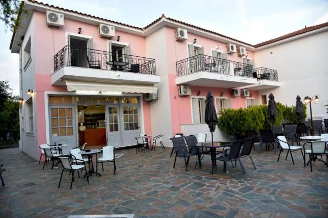05 august Ultimele locuri Grecia, Lesbos din Cluj Anaxos Bay Studios 456 euro/pers  Nota 8.5