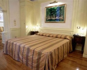 LAST MINUTE - CITY BREAK VENETIA, sejur 3 nopti cu plecare din Bucuresti, BONUS bilet pentru tur cu Gondolă artizanală (DR)