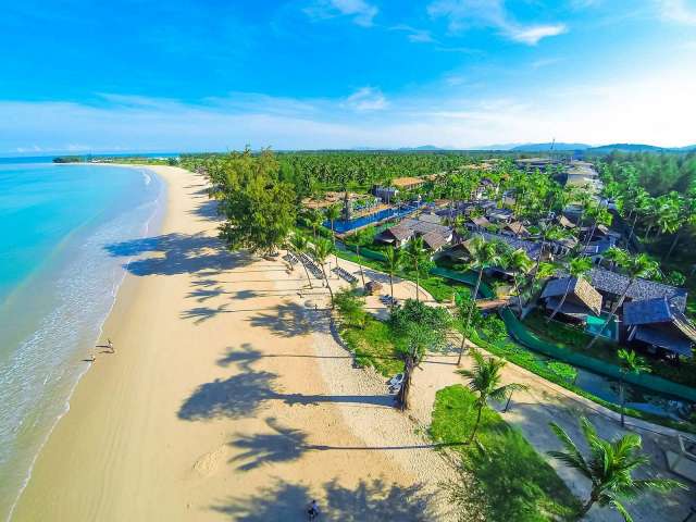  Graceland Khaolak Beach Resort
