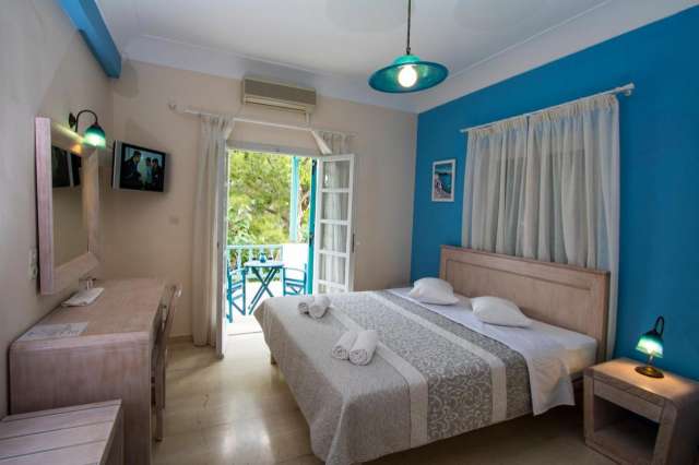 SANTORINI - 7 nopti cazare cu mic dejun + bilet avion Bucuresti + taxe aeroport + transferuri = 606 euro/pers