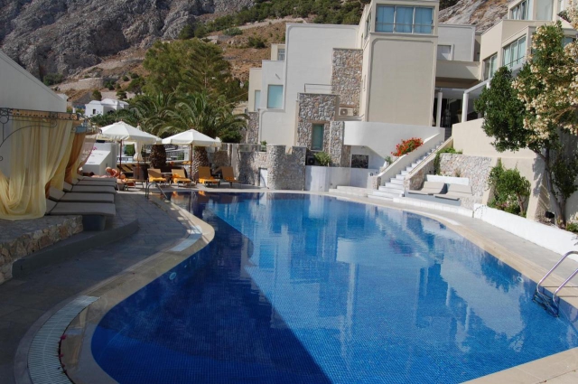 Sejur in Santorini: 580 euro cazare 7 nopti cu mic dejun+ transport avion+ toate taxele