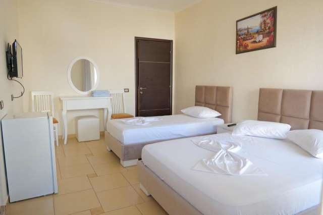  LAST MINUTE sejur ALBANIA doar 349 euro / persoana / mic dejun / transport avion / plecare 17.06.2026