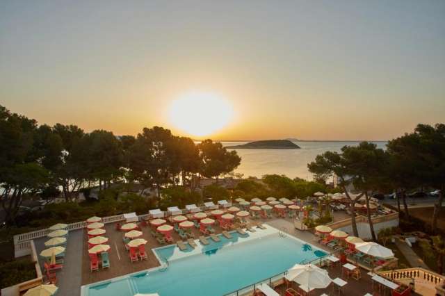 Sejur la plaja in Mallorca la doar 917 euro ,avion din Sibiu!!!Alua Calvia 4*