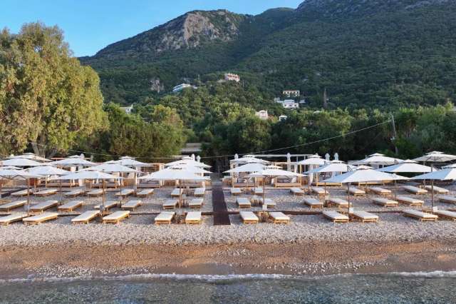 ULTIMELE LOCURI INSULA CORFU IONIAN CROWN  4**** ZBOR CHARTER DIN OTOPENI CU TAXE INCLUSE
