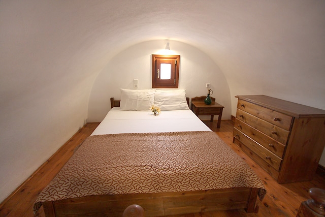 SANTORINI Deals - SMARAGDI HOTEL SANTORINI (PERIVOLOS) 3*, charter din Bucuresti !
