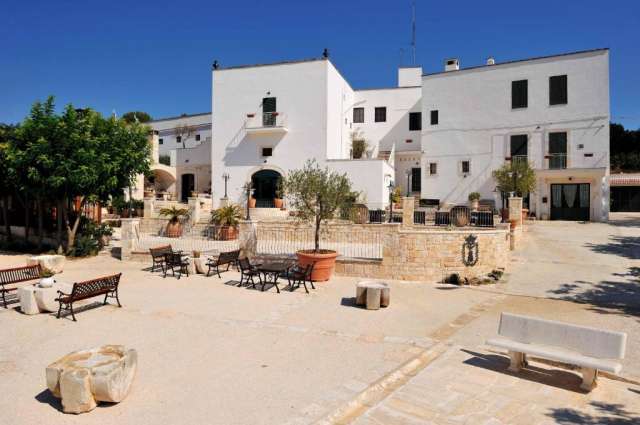 City break in Alberobello: de la 310 euro cazare 3 nopti+ transport avion+ toate taxele 