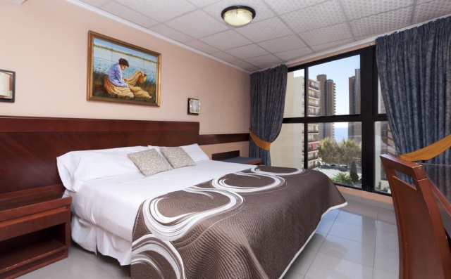 Weekend de toamna in Benidorm la doar 345 euro,avion din Bucuresti!!!Ultimele locuri 