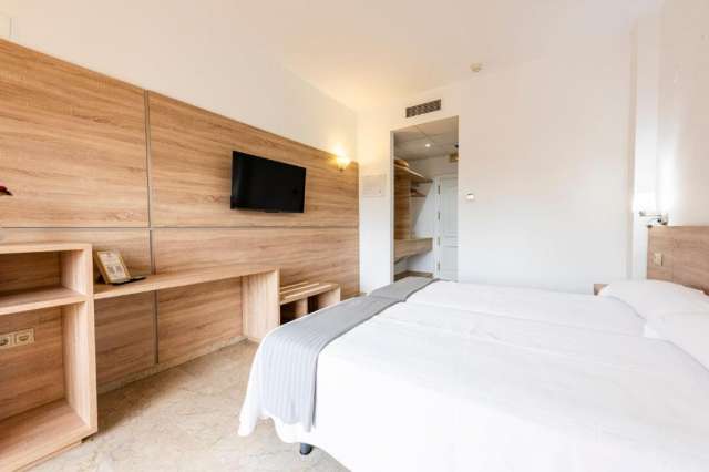 ULTIMELE LOCURI LA MALAGA  7 NOPTI CAZARE  3*** ZBOR DIRECT DIN OTOPENI/CLUJ NAPOCA CU TAXE INCLUSE