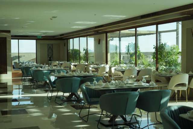 SUPER OFERTA LA DUBAI LA ZONA CONTINENTAL 4**** MIC DEJUN ZBOR DIN OTOPENI CU TAXE INCLUSE