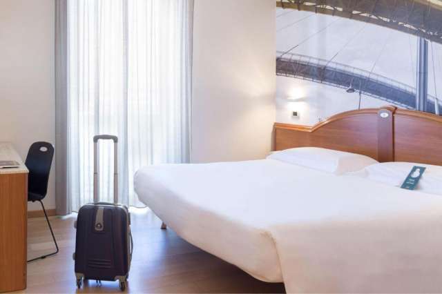 Paste in Pescara: de la 275 euro cazare 3 nopti cu mic dejun+ transport avion+ toate taxele