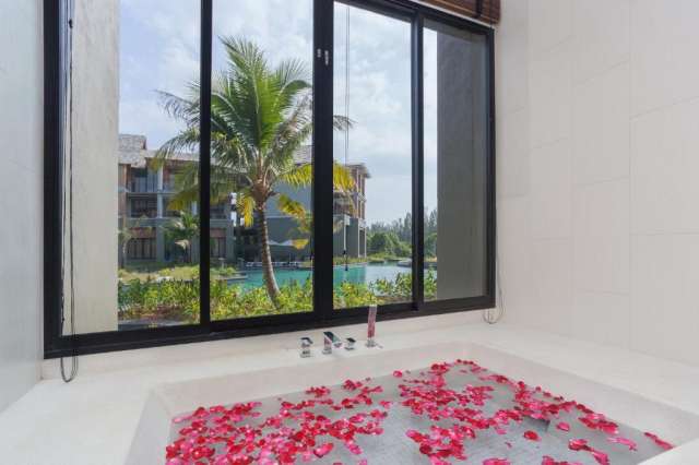 Oferta Speciala - 3 sarbatori, un singur tarif! / TUI BLUE Mai Khaolak 5* - plecare din Budapesta in 26.11