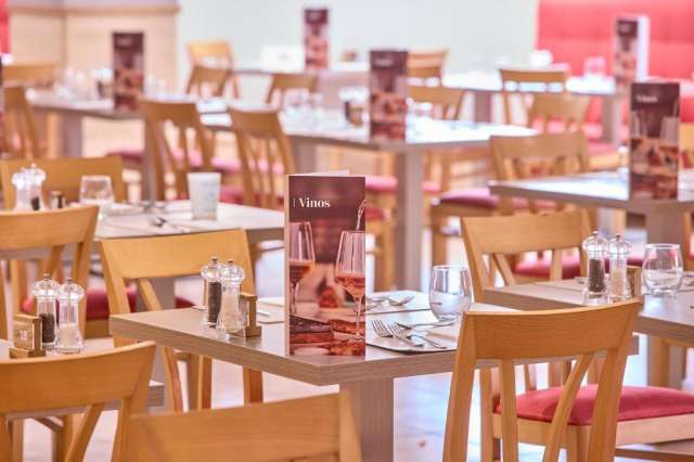 ULTRA LAST MINUTE PLAJA MALLORCA 4****DEMIPENSIUNE UNIVERSAL PERLA ZBOR DIN OTOPENI CU TAXE INCLUSE