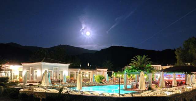 5 august Ultimele locuri Grecia, Insula Lesbos din Bucuresti Panselinos 3* 584 euro/pers  Nota 7.7