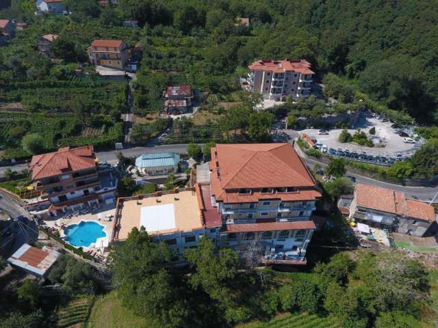  COASTA AMALFITANA - 7 nopti cazare 4* cu mic dejun + bilet avion Craiova + taxe aeroport + transfer = 719 euro/pers
