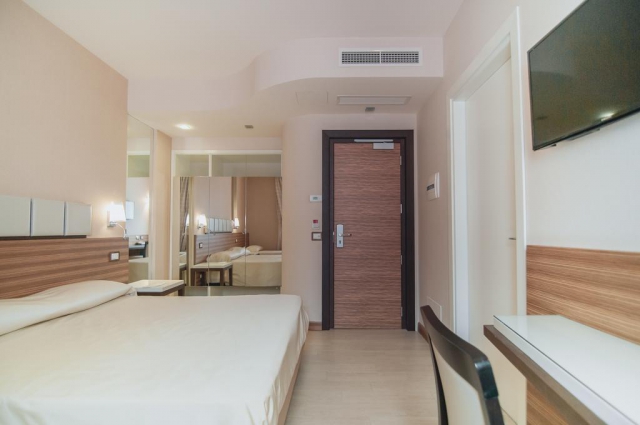 OFERTA EARLY BOOKING CALABRIA SPANIA CU PRET INCEPAND DE LA 385 EURO/PERSOANA