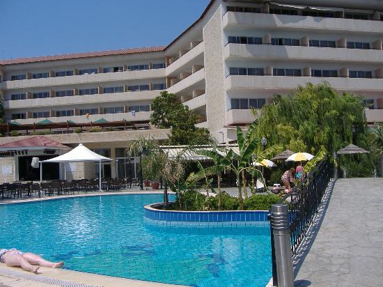  Vacanta de vara la plaja in Cipru la doar 1204 euro,avion din Cluj!!!  Atlantica Bay (Adults Only 16+) 4*+ (Limassol)