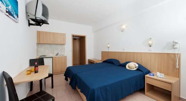 RODOS HOTEL  EUROPA HOTEL 3*ARA MASA AVION SI TAXE INCLUSE TARIF 367 EUR