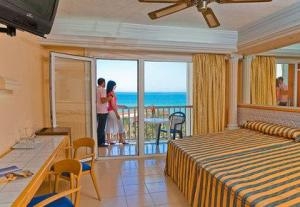 ULTRA LAST MINUTE PASTE MALAGA 7 NOPTI CAZARE CU DEMIPENSIUNE 4**** PLAYACAPRICHO ZBOR DIN CLUJ NAPOCA CU TAXE INCLUSE