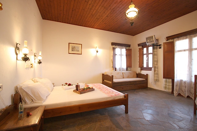 SANTORINI Deals - SMARAGDI HOTEL SANTORINI (PERIVOLOS) 3*, charter din Bucuresti !