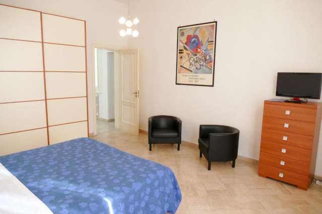 BARI - 7 nopti cazare + bilet avion Bucuresti + taxe aeroport + transfer = 699 euro/pers