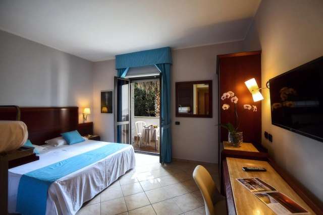 LAST MINUTE AMALFI COAST LE PALME 4**** MIC DEJUN ZBOR DIN OTOPENI CU TAXE INCLUSE