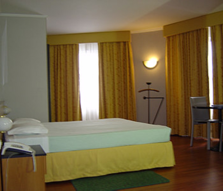 Last Minute Lisabona oferta 7 nopti mic dejun 885 euro/persoana ! 