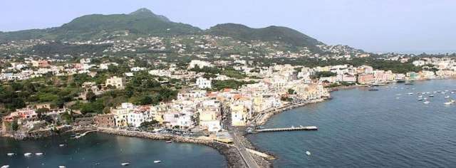 Senior Voyage  Ischia, frumosul taram al apelor termale 750 euro/persoana plecare din Bucuresti 24.05 