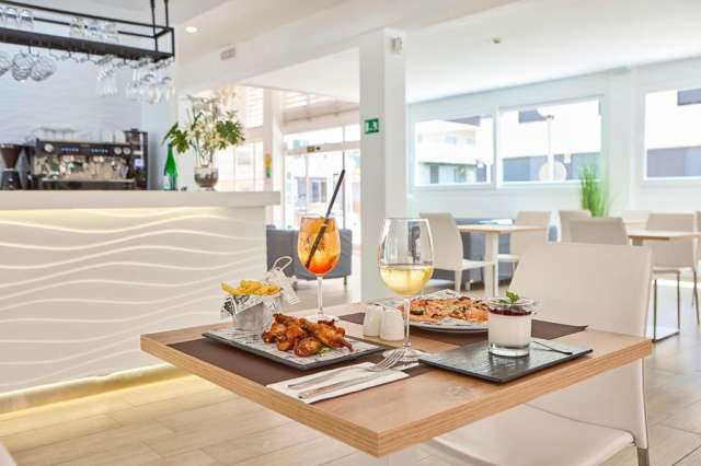 ULTRA LAST MINUTE PALMA DE MALLORCA 4**** WELIKEHOTEL FENIX  ZBOR DIRECT DIN OTOPENI/ CLUJ NAPOCA CU TAXE INCLUSE