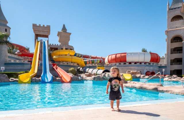 LAST MINUTE HURGHADA HOTEL Serenity Alma Resort(ex.Serenity Fun City) 5* AI AVION SI TAXE INCLUSE TARIF 809  EURO