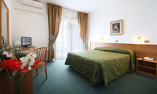 Senior Holidays COASTA DE AZUR 749 euro/persoana plecare din Bucuresti 26 aprilie 2025, 8 zile 