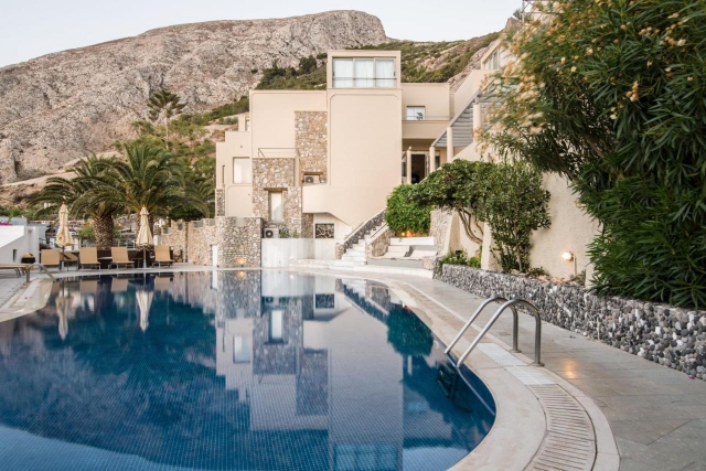 Sejur in Santorini: 580 euro cazare 7 nopti cu mic dejun+ transport avion+ toate taxele