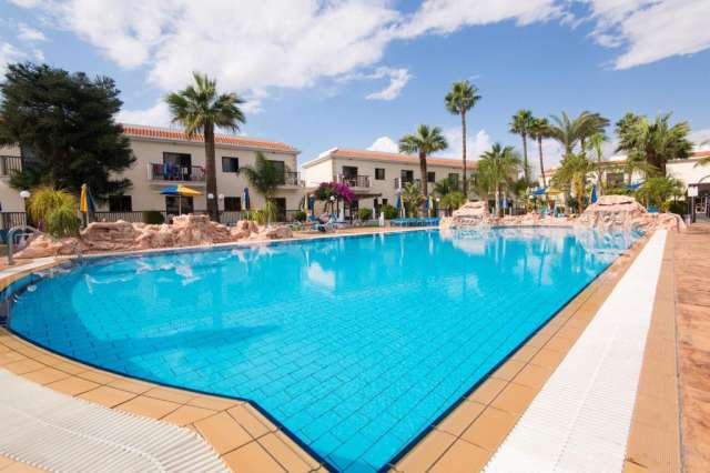 CIPRU - Ayia Napa: 7 nopti cazare cu mic dejun + bilet avion Sibiu + taxe aeroport + transfer = 619 euro/pers
