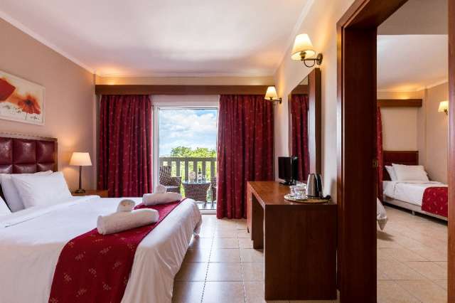 Vacanta de vara la plaja in Corfu la doar 668 euro,avion din Bucuresti!!!Ariti Grand 4*