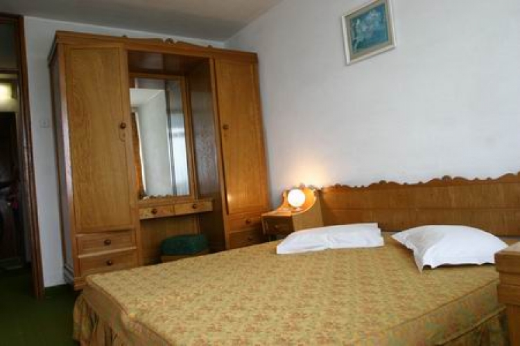 LAST MINUTE LITORAL ROMANIA- HOTEL TERRA 4*, NEPTUN, 5 NOPTI CAZARE CU DEMIPENSIUNE -1280 RON/PERSOANA