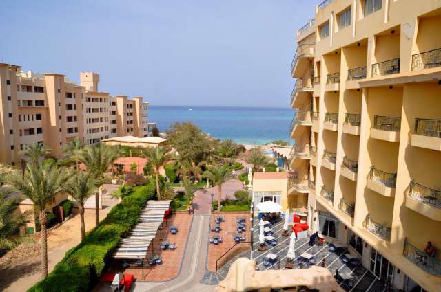 Ultimele locuri !!! Sejur la plaja in Hurghada la doar 349 euro,avion din Cluj, KING TUT AQUAPARK BEACH RESORT 4*