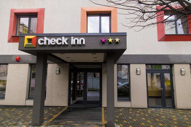  Check Inn