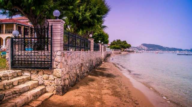 Sejur in Zakynthos: 550 euro cazare 7 nopti cu mic dejun+ transport avion+ toate taxele