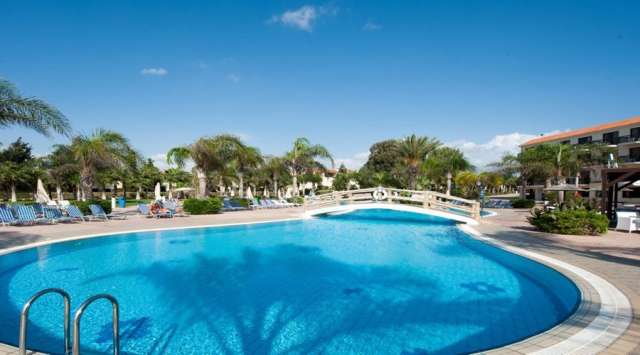 CIPRU 450  EURO/PERS PLECARE 04.10 DIN SUCEAVA - NELIA SEA BREEZE ,5 ZILE , MIC DEJUN 