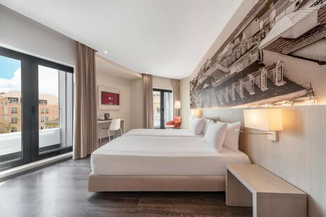 City break de weekend la Lisabona de la 290 euro/pers zbor low cost din Bucuresti 