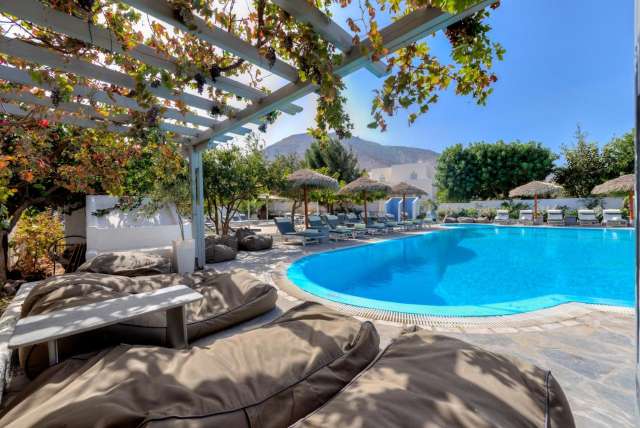 Hai la plaja in Santorini cu avion din Bucuresti la doar 639 euro/pers!